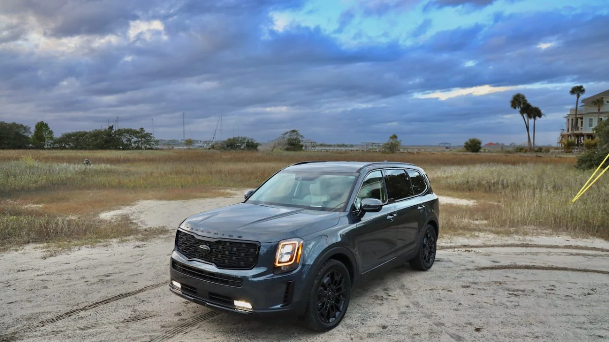 A Coastal Holiday in the 2021 Kia Telluride Nightfall Edition
